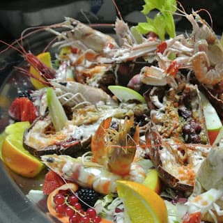 Frutta e pesce aiutano a contrastare la pressione alta